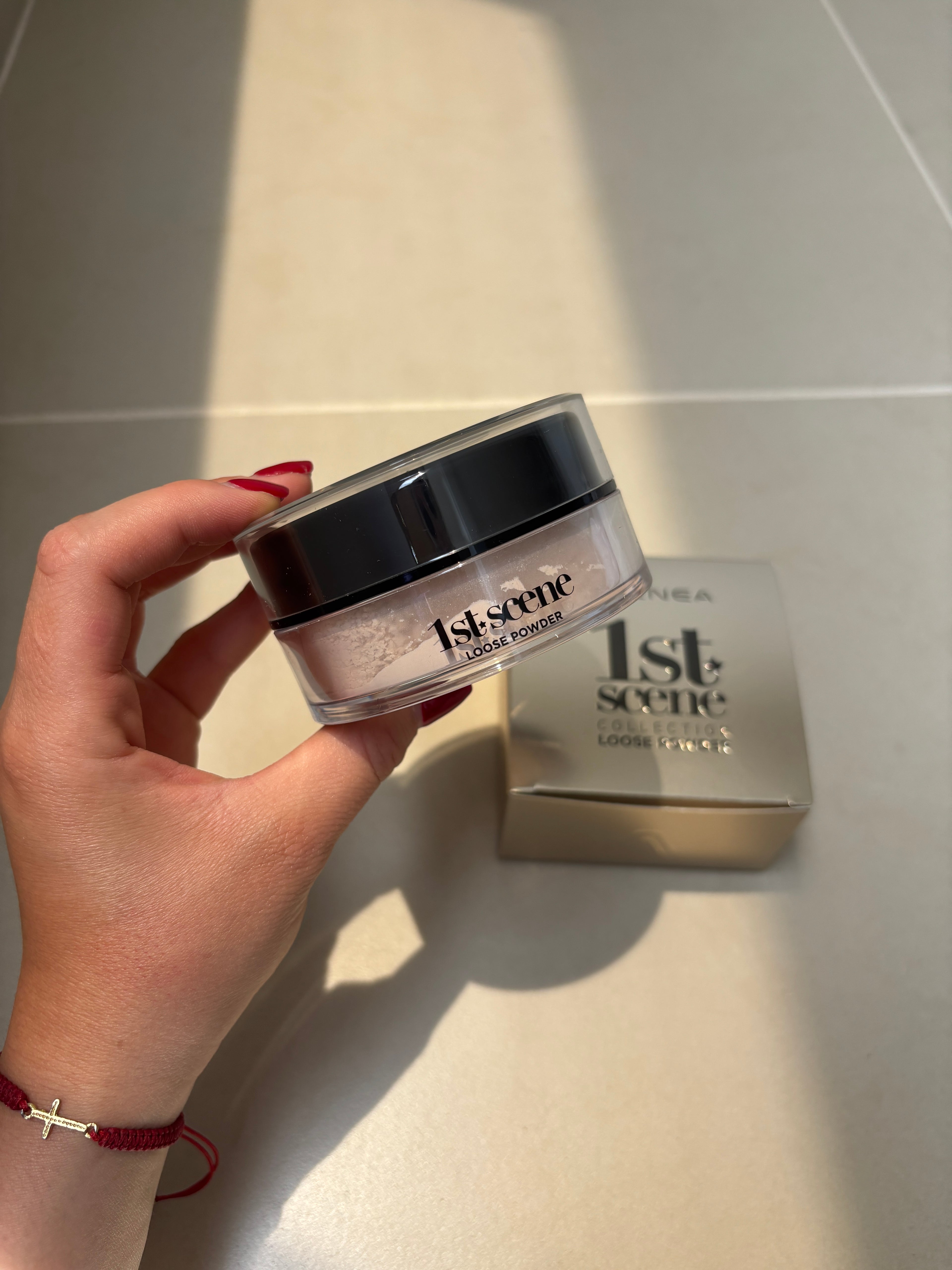 LOOSE POWDER 1ST SCENE ATENEA