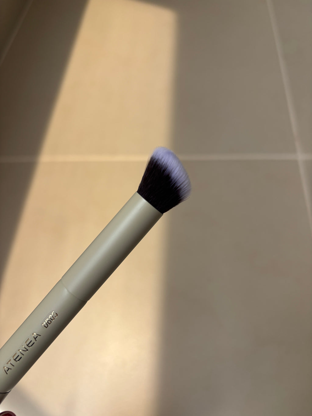 BROCHA DOBLE POLVO/CORRECTOR ATENEA