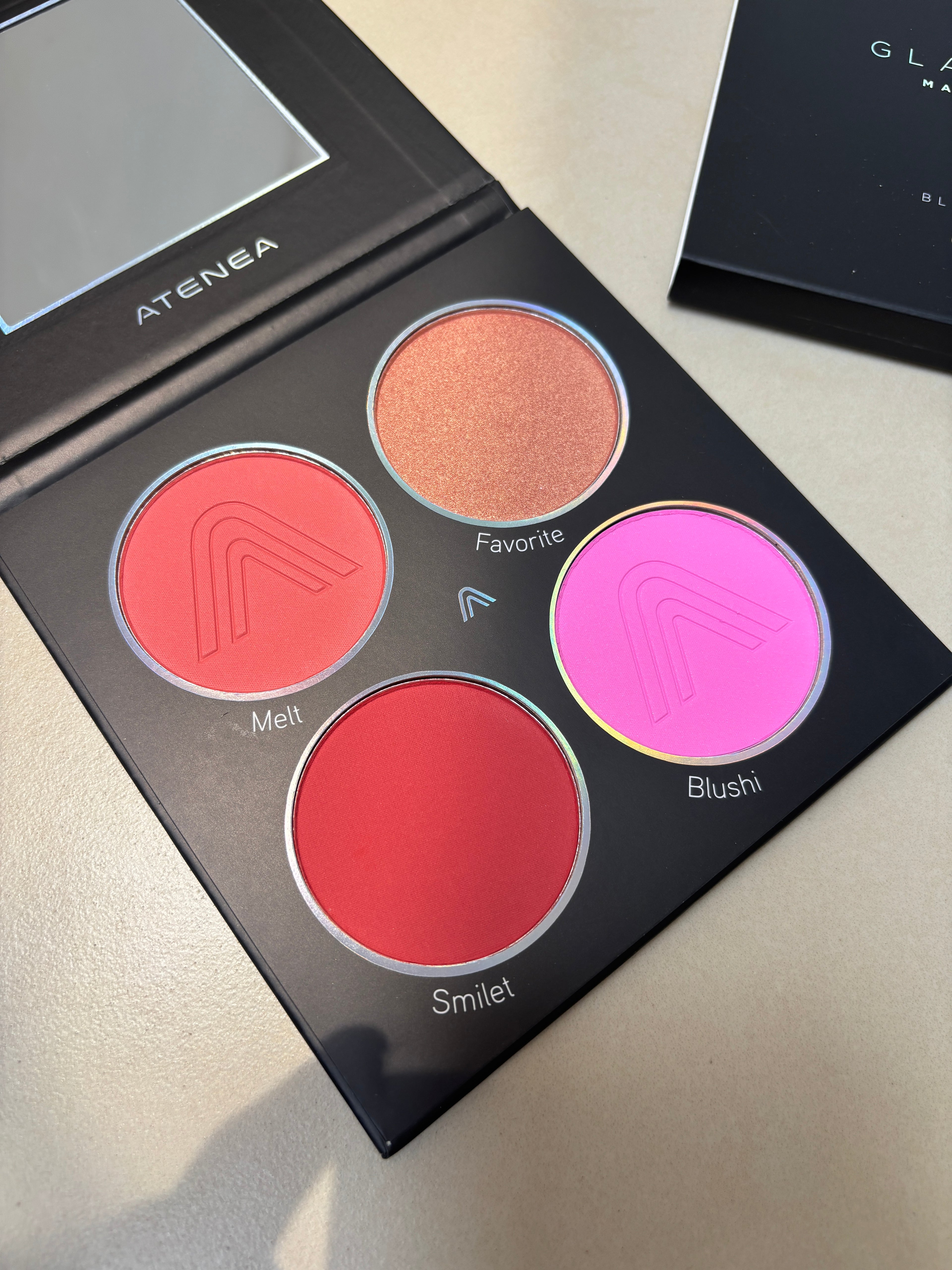 PALETA DE RUBORES GLAM BLACK ATENEA