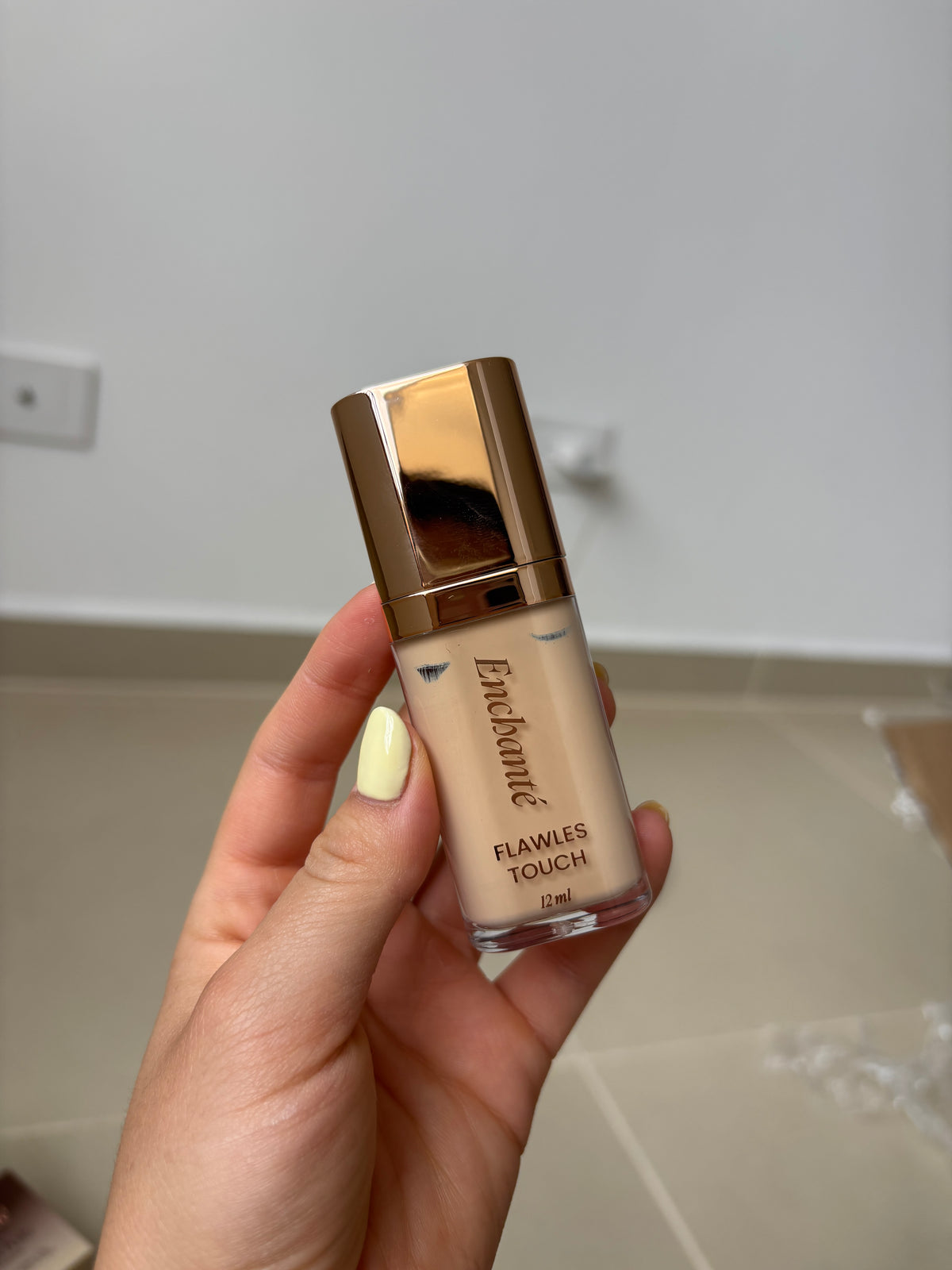 CORRECTOR FLAWLESS TOUCH  ENCHANTÉ