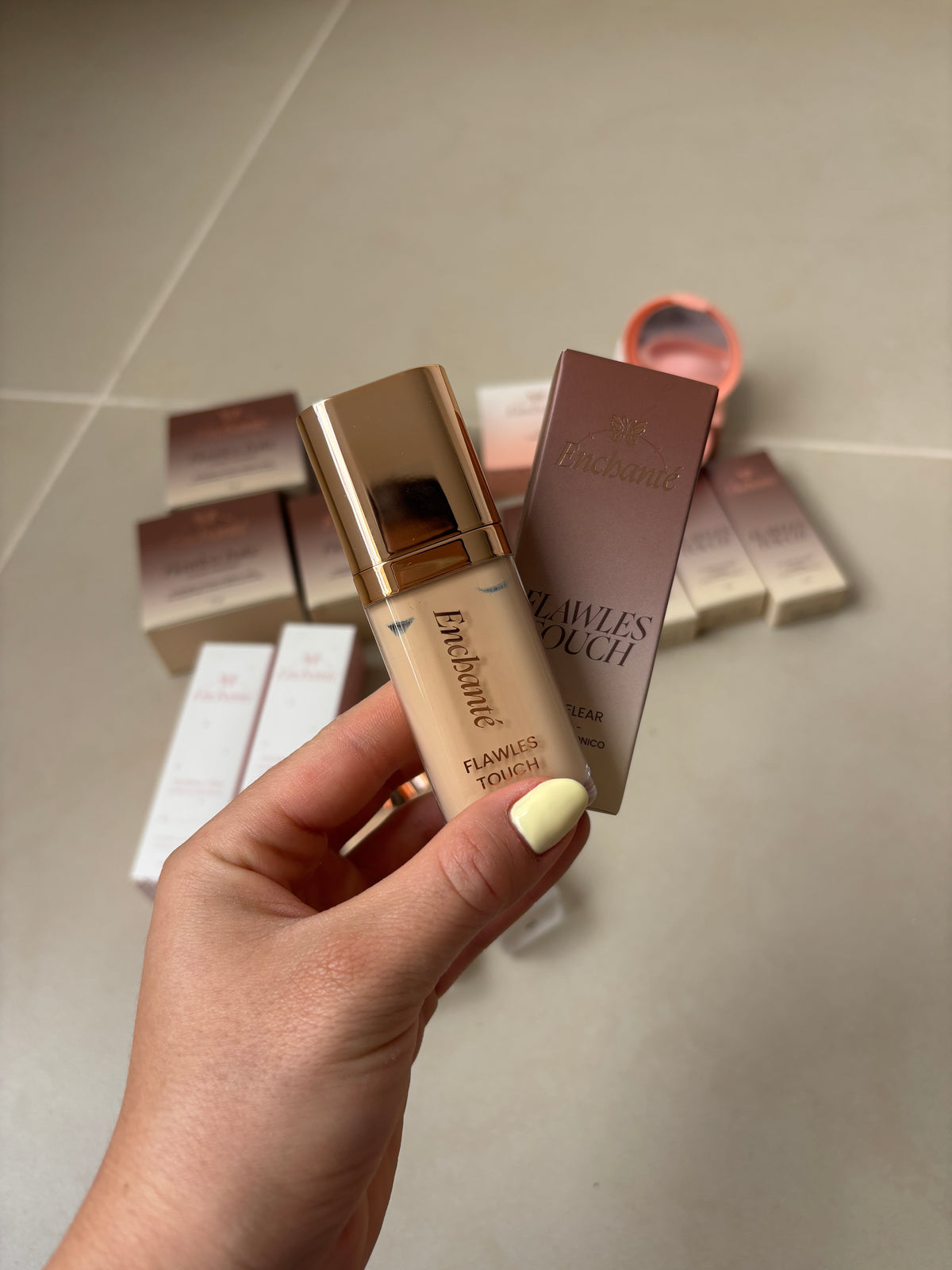 CORRECTOR FLAWLESS TOUCH  ENCHANTÉ